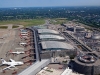 Vorfeld, Terminals, Jets, Parhäuser, Hotel, Umgehungsbebauung, Umgehungsstrasse